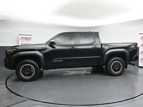 Used 2024 Toyota Tacoma TRD Off-Road AWD/4WD image 5