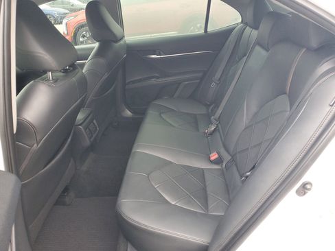 Used 2018 Toyota Camry L image 14