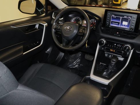 Used 2021 Toyota RAV4 LE image 15