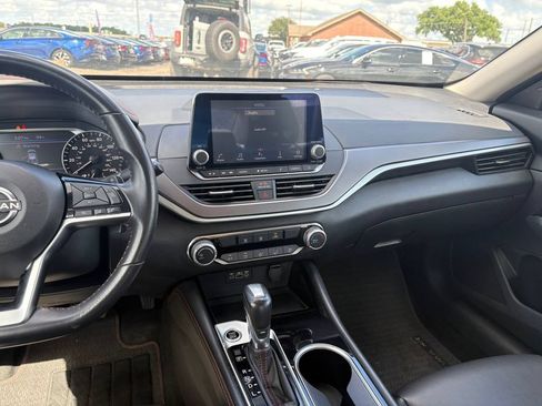 Used 2024 Nissan Altima 2.5 SR FWD image 18