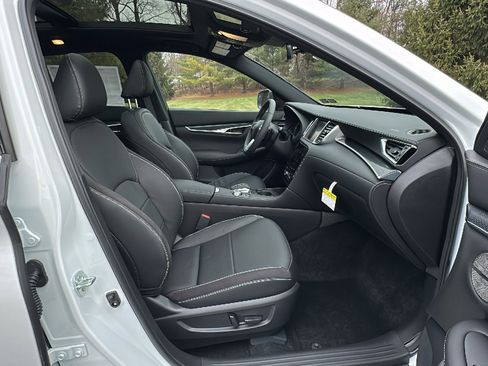 New 2025 INFINITI QX50 Sport image 9