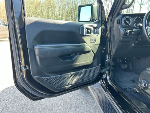 Used 2023 Jeep Wrangler Sahara w/ Cold Weather Group image 17