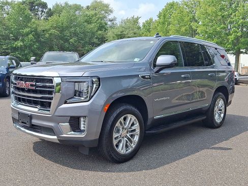 Used 2022 GMC Yukon SLT w/ SLT Premium Package image 3