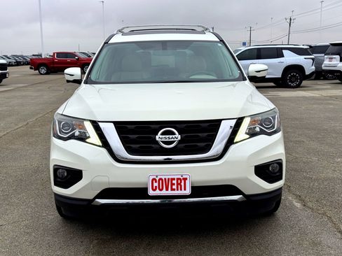 Used 2019 Nissan Pathfinder Platinum image 3