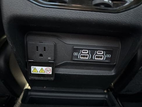 Used 2024 Jeep Grand Cherokee L Limited w/ Luxury Tech Group II image 27