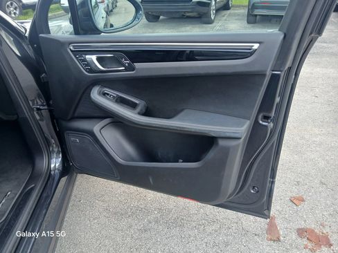 Used 2021 Porsche Macan AWD/4WD image 17