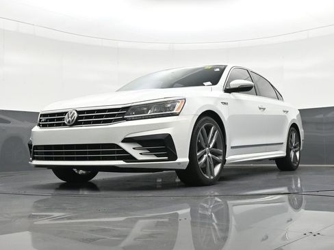 Used 2017 Volkswagen Passat 1.8T R-Line w/ R-Line Lighting Package FWD image 23