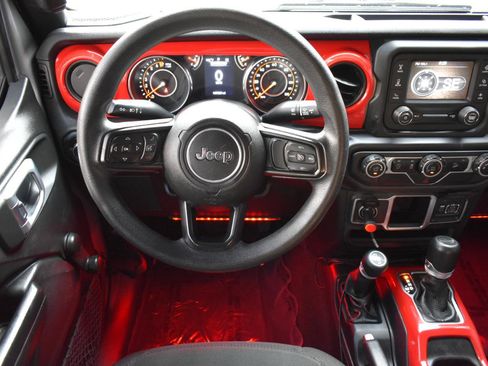 Used 2018 Jeep Wrangler Unlimited Sport AWD/4WD image 12
