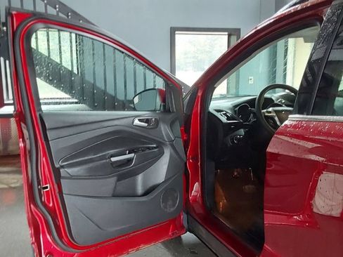 Used 2014 Ford Escape SE w/ Equipment Group 201A FWD image 17