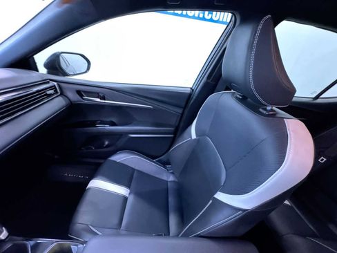 Used 2025 Toyota Camry SE w/ Convenience Package image 33