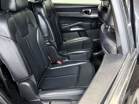 Used 2023 Kia Sorento EX image 19