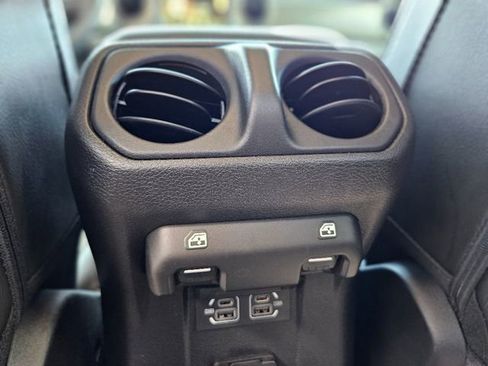 Used 2023 Jeep Gladiator Sport S image 28