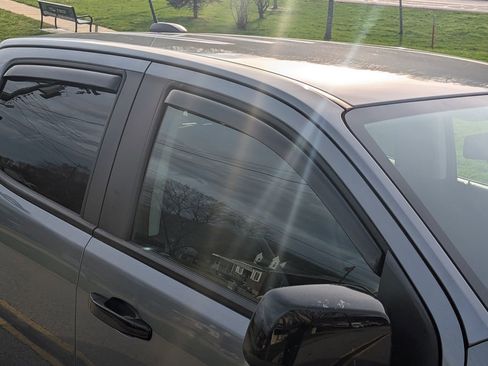 Used 2022 GMC Canyon AT4 image 28