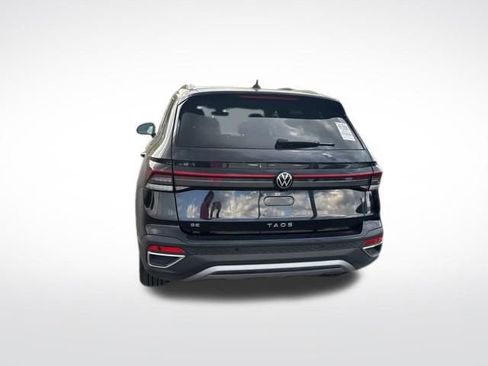 Used 2025 Volkswagen Taos SE FWD image 3