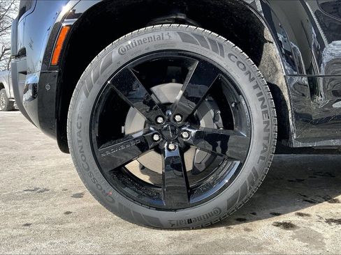 New 2026 Land Rover Defender 110 X-Dynamic SE image 11