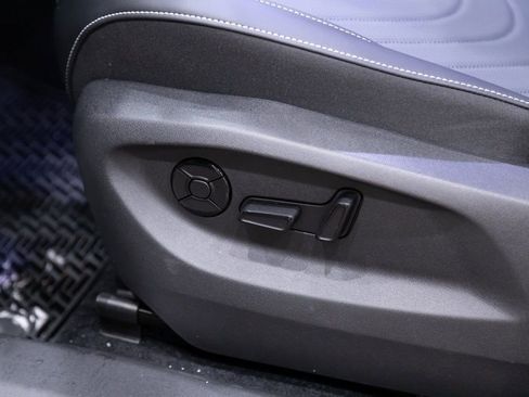 New 2026 Volkswagen Tiguan SE image 9