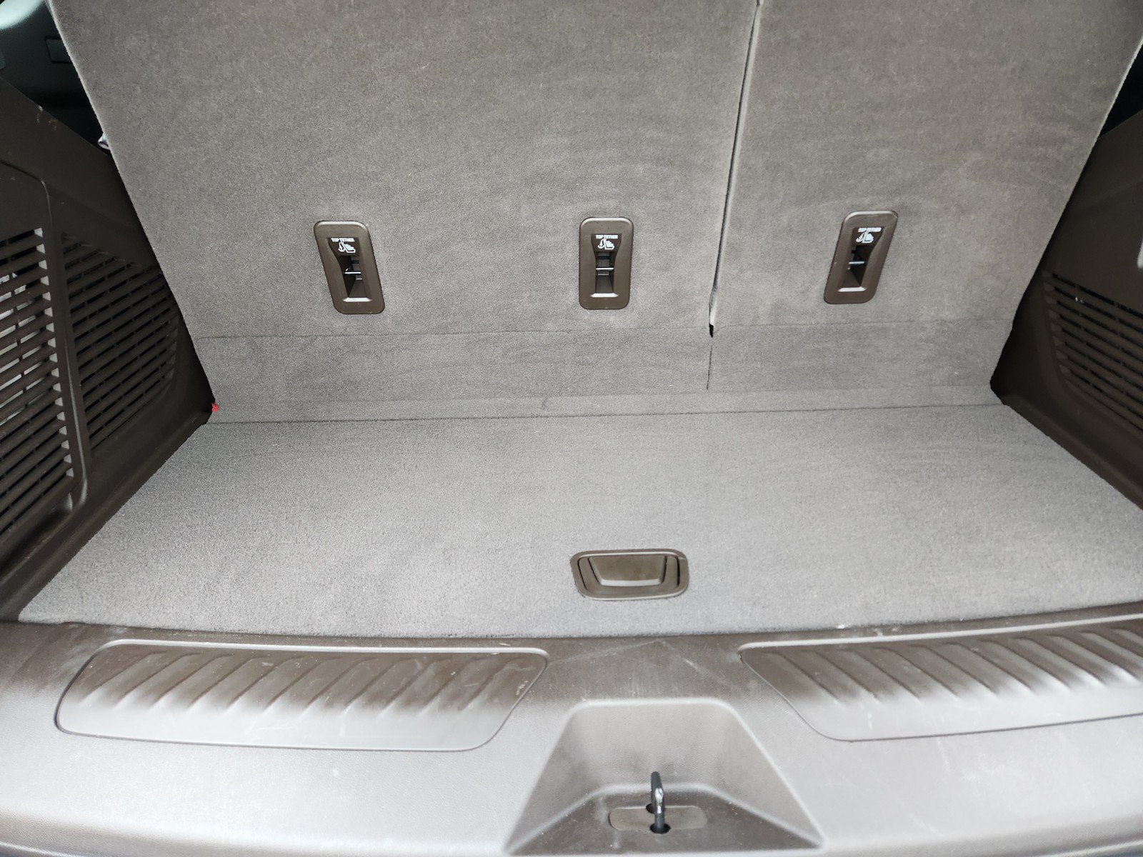 Used 2023 GMC Yukon SLT w/ SLT Premium Package RWD image 28
