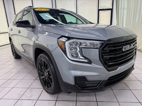 Certified 2023 GMC Terrain SLE w/ Driver Convenience Package AWD/4WD image 2