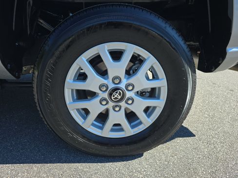 Certified 2024 Toyota Tacoma SR5 AWD/4WD image 35