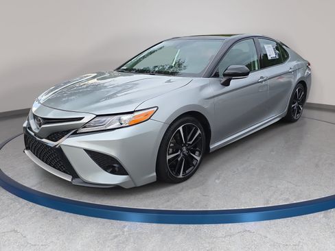 Used 2020 Toyota Camry XSE FWD image 1