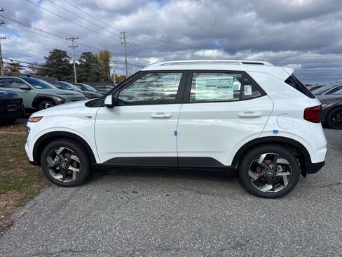 Used 2026 Hyundai Venue SEL FWD image 2