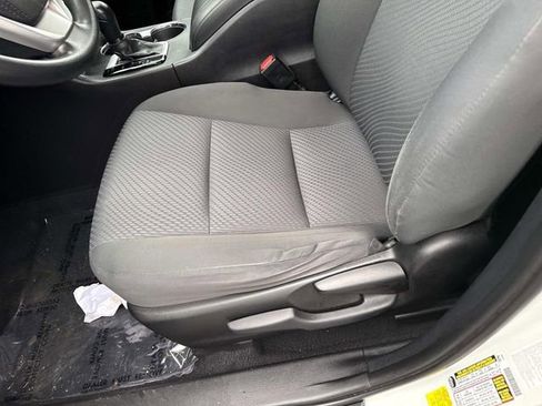 Used 2019 Toyota Highlander LE image 15