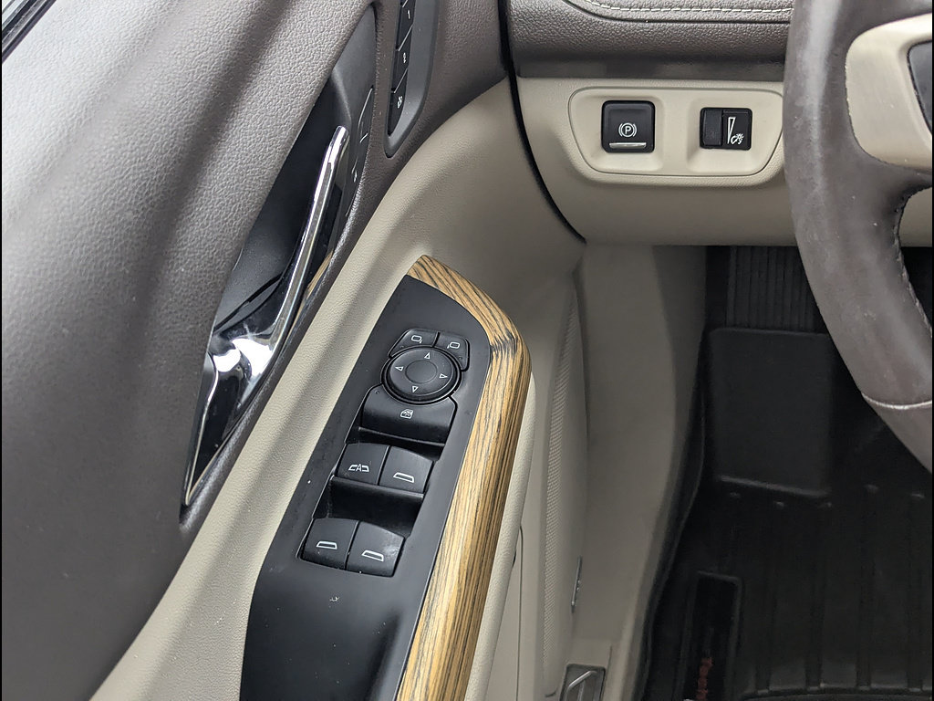 Used 2017 GMC Acadia Denali w/ Technology Package FWD image 29