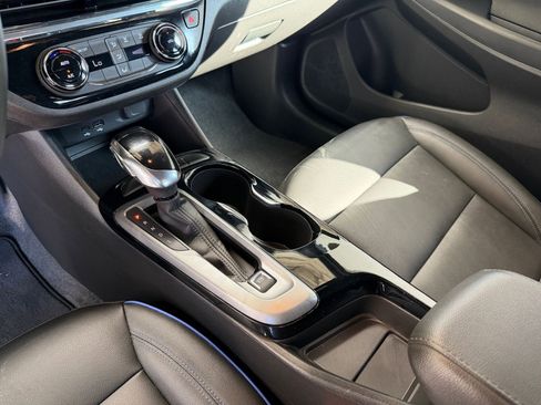 Used 2025 Buick Envista Sport Touring image 39