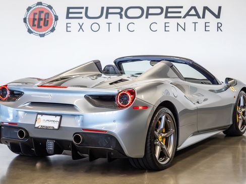 Used 2018 Ferrari 488 Spider RWD image 12