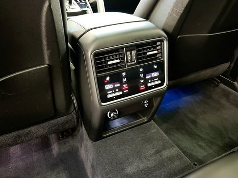 Used 2020 Porsche Cayenne AWD/4WD image 3