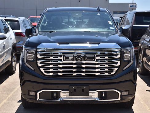 Used 2023 GMC Sierra 1500 Denali w/ Denali Reserve Package AWD/4WD image 3