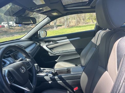 Used 2017 Honda Civic Touring image 10