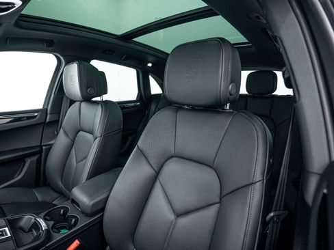 Certified 2026 Porsche Macan AWD/4WD image 16