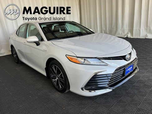 Used 2021 Toyota Camry XLE FWD image 32