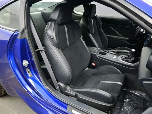 Used 2025 Toyota GR86 Premium w/ ALL Weather Mat Package (TMS) image 13