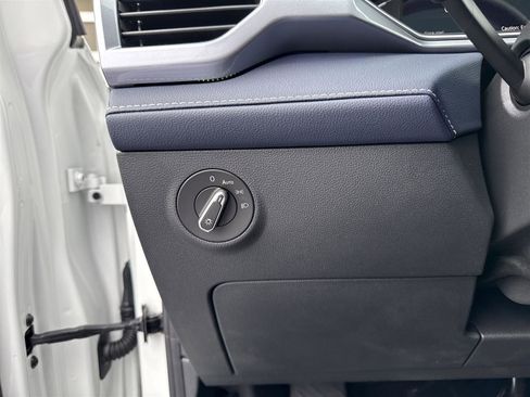 New 2025 Volkswagen Taos SEL image 15