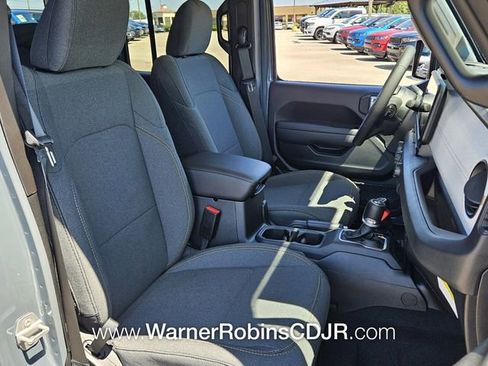 New 2025 Jeep Gladiator Sport image 14