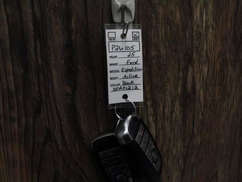 Used 2025 Ford Expedition Active image 42