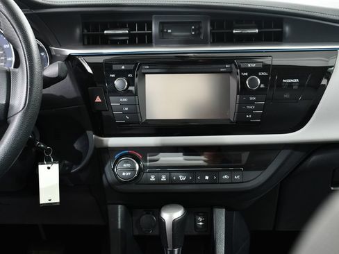 Used 2016 Toyota Corolla LE FWD image 9