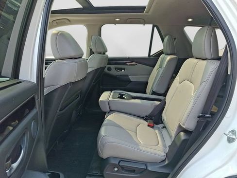 Used 2025 Honda Pilot Touring image 12