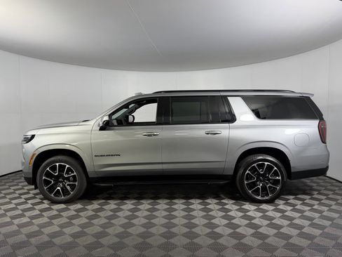 Used 2025 Chevrolet Suburban RST image 9