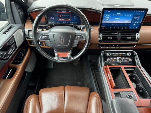 Used 2022 Lincoln Navigator Reserve AWD/4WD image 14