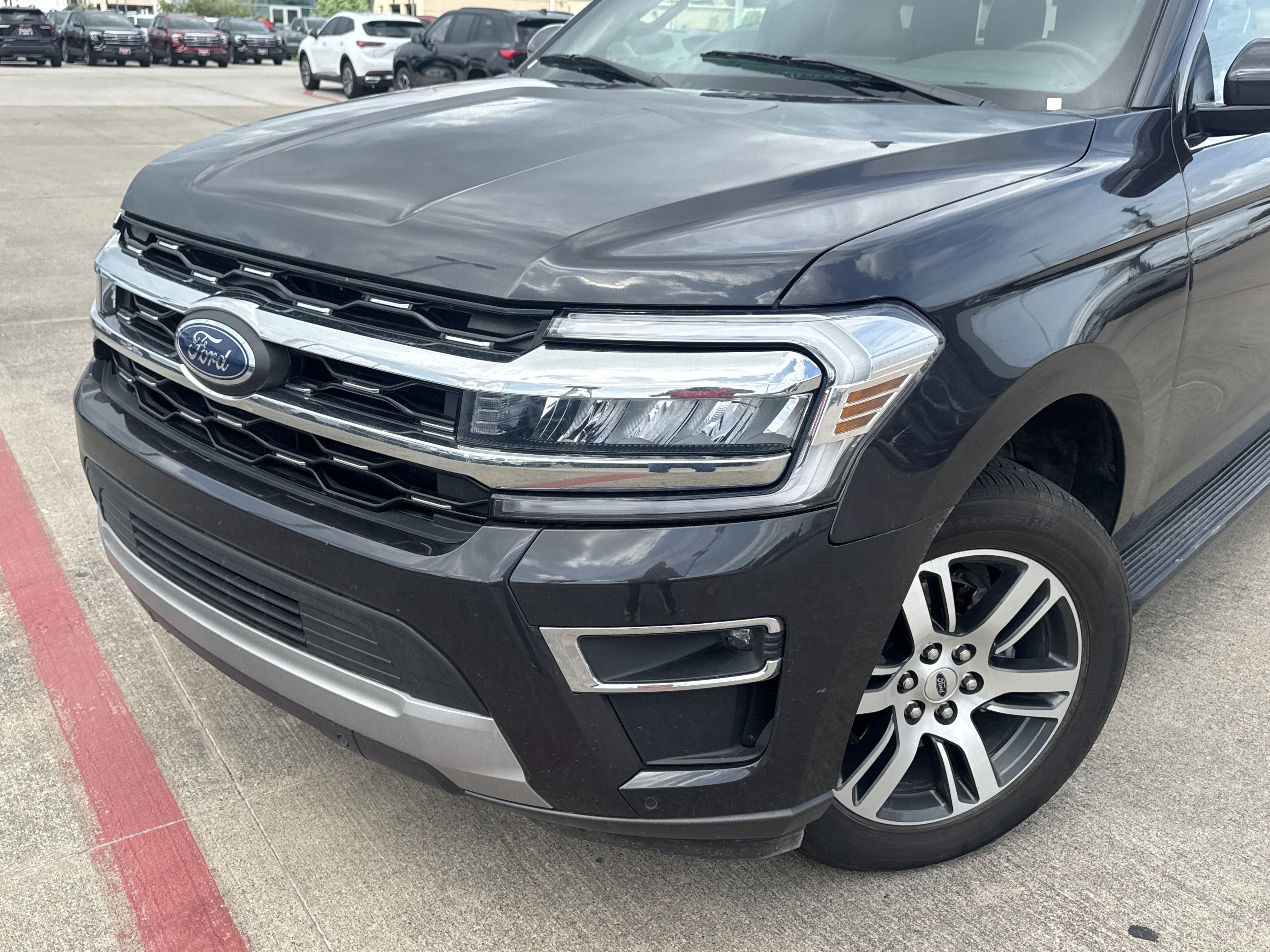 Used 2024 Ford Expedition Max Limited RWD image 2
