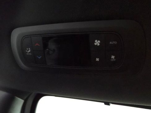 New 2026 Chrysler Pacifica Select image 33