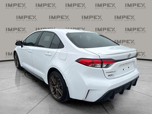 Used 2024 Toyota Corolla SE FWD image 3