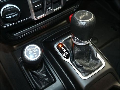 Used 2023 Jeep Wrangler Unlimited w/ Sun & Screen Package image 15