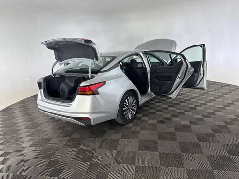 Used 2024 Nissan Altima 2.5 SV FWD image 14