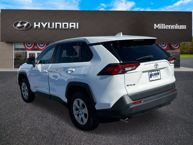 Used 2024 Toyota RAV4 LE AWD/4WD image 5
