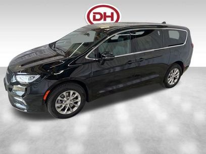 New 2026 Chrysler Pacifica Select