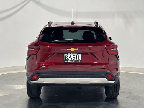 Used 2024 Chevrolet Trax LT FWD image 12
